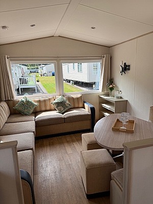 Lounge/ Dining area
