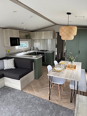 Kitchen/Dining area
