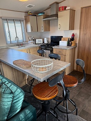 Breakfast Bar/Dining